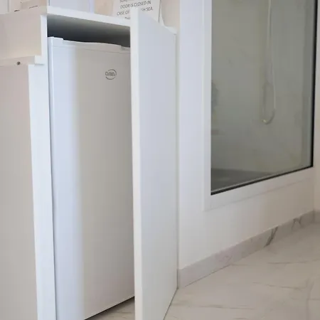 펜션 U Scrusciu D'u Mari Luxury 체팔루